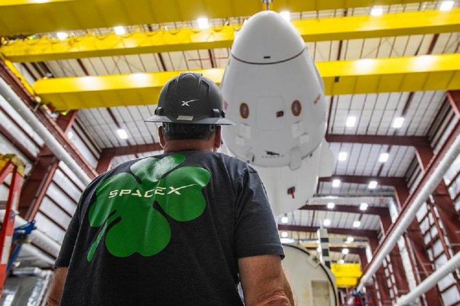 Elon Musk shuts down rumors about SpaceX stock price and sale.